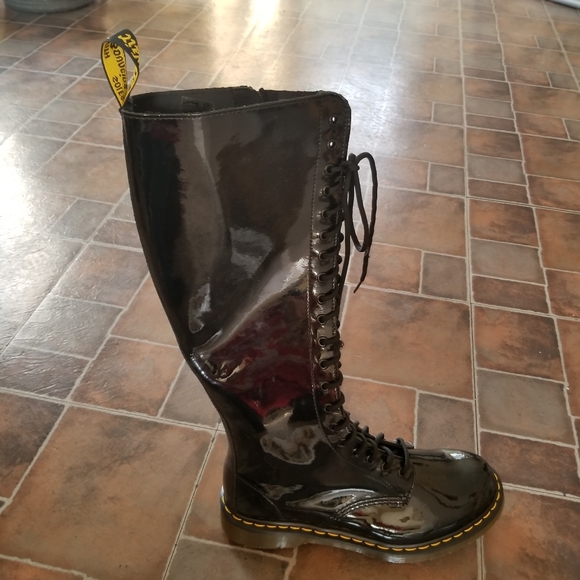Dr Martens boots - Picture 2 of 4